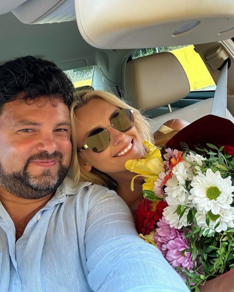 Ирина Федишин в 18-ю годовщину брака порадовала мужа оригинальным подарком: "Всегда вместе"
Ирина Федишин в 18-ю годовщину брака порадовала мужа оригинальным подарком: "Всегда вместе"