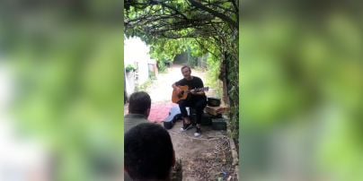 Звезда "Лиги Смеха" Розовый показал последствия трепанации черепа после осколочного попадания на фронте
Звезда "Лиги Смеха" Розовый показал последствия трепанации черепа после осколочного попадания на фронте