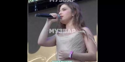 18-летняя дочь Фреймут отреагировала на убийство Ирины Фарион и показалась возле могилы языковеда
18-летняя дочь Фреймут отреагировала на убийство Ирины Фарион и показалась возле могилы языковеда