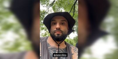 Звезда "Лиги смеха" Розовый рассказал о последствиях тяжелого ранения и сможет ли он ходить
Звезда "Лиги смеха" Розовый рассказал о последствиях тяжелого ранения и сможет ли он ходить