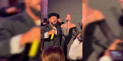 MONATIK восхитил фото с беременной женой и поздравил ее с особым праздником
MONATIK восхитил фото с беременной женой и поздравил ее с особым праздником