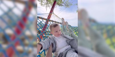 Жена Павлика растрогала видео с сыном, который сказал первые слова после задержки речи: "Плачу"
Жена Павлика растрогала видео с сыном, который сказал первые слова после задержки речи: "Плачу"