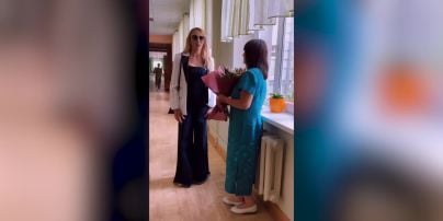 Лилия Ребрик с мужем отвела дочь в первый класс и показала ее важную миссию на линейке
Лилия Ребрик с мужем отвела дочь в первый класс и показала ее важную миссию на линейке