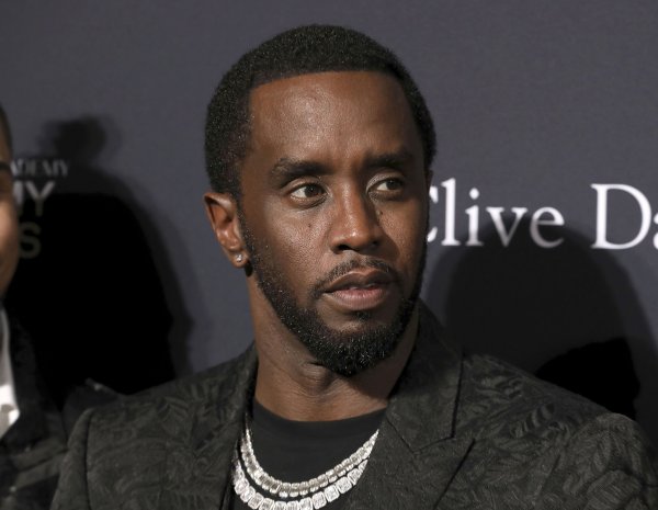 Скандал из P. Diddy: на других известных звезд подают в суд за причастность к преступлениям
Скандал из P. Diddy: на других известных звезд подают в суд за причастность к преступлениям