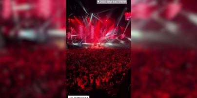 Верка Сердючка встретилась с победителями "Евровидения-2024" и порощалась с Россией прямо со сцены
Верка Сердючка встретилась с победителями "Евровидения-2024" и порощалась с Россией прямо со сцены