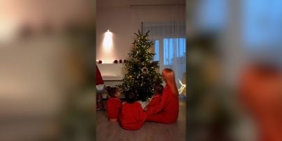 Светлана Тарабарова на атмосферном видео показала, как с тремя детьми украшала новогоднюю елку
Светлана Тарабарова на атмосферном видео показала, как с тремя детьми украшала новогоднюю елку