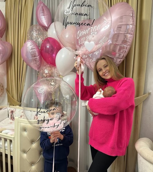 Звездный беби-бум 2024: Ребрик стала многодетной мамой, а у Козловского родился первенец
Звездный беби-бум 2024: Ребрик стала многодетной мамой, а у Козловского родился первенец