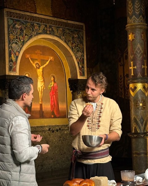 Евгений Клопотенко вскочил в скандал из-за съемки проекта о еде в Лавре: повар ответил на критику
Евгений Клопотенко вскочил в скандал из-за съемки проекта о еде в Лавре: повар ответил на критику