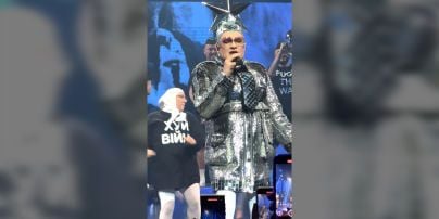 Верка Сердючка встретилась с победителями "Евровидения-2024" и порощалась с Россией прямо со сцены
Верка Сердючка встретилась с победителями "Евровидения-2024" и порощалась с Россией прямо со сцены