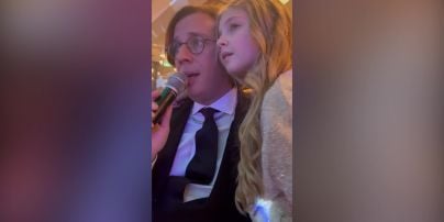 Максим Галкин на милом видео показал, как поет с 11-летней дочерью-красавицей от Пугачевой
Максим Галкин на милом видео показал, как поет с 11-летней дочерью-красавицей от Пугачевой