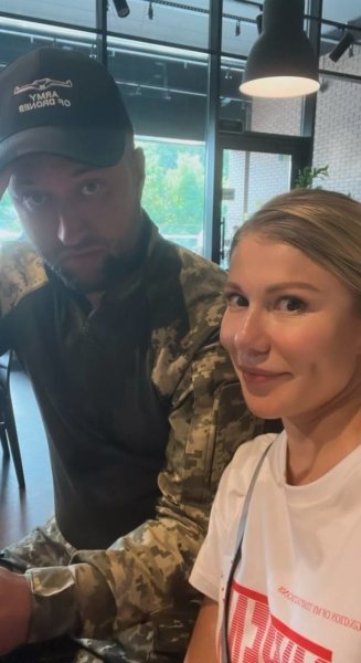 Омаргалиева показала своего мужа-военного Тамерлана и публично обратилась к нему
Омаргалиева показала своего мужа-военного Тамерлана и публично обратилась к нему