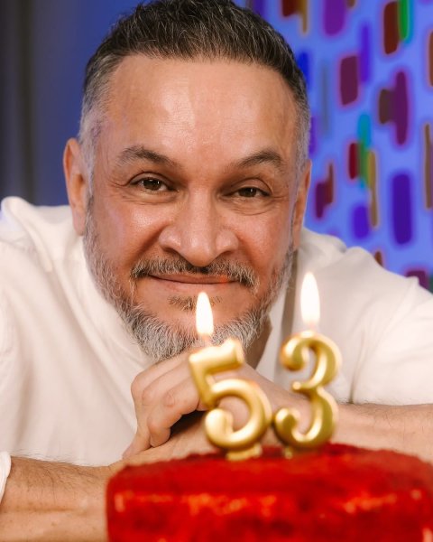 Эктор Хименес-Браво похвастался, как отпраздновал свое 53-летие и чем его удивляли коллеги
Эктор Хименес-Браво похвастался, как отпраздновал свое 53-летие и чем его удивляли коллеги