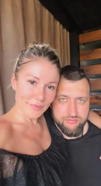 Омаргалиева показала своего мужа-военного Тамерлана и публично обратилась к нему
Омаргалиева показала своего мужа-военного Тамерлана и публично обратилась к нему