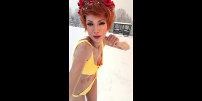 Елена-Кристина Лебедь в купальнике зимой станцевала на снегу и ошеломила своей фигурой
Елена-Кристина Лебедь в купальнике зимой станцевала на снегу и ошеломила своей фигурой
