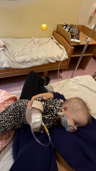 Блогерша Юлия Верба вместе с 4-месячной дочерью попала в больницу и показала фото с палаты
Блогерша Юлия Верба вместе с 4-месячной дочерью попала в больницу и показала фото с палаты