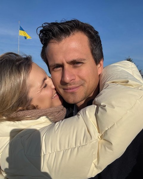 Скичко воссоединился с женой в Украине и показал, каким сюрпризом встретил ее
Скичко воссоединился с женой в Украине и показал, каким сюрпризом встретил ее
