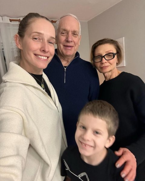 Екатерина Осадчая ошеломила молодым видом мамы-красавицы и поздравила ее с важным праздником
Екатерина Осадчая ошеломила молодым видом мамы-красавицы и поздравила ее с важным праздником