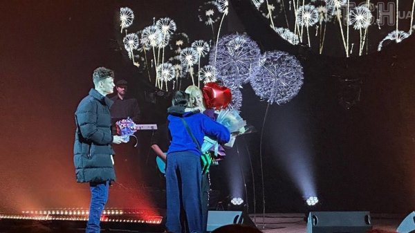 Боль от потери, слезы дочери и почетное звание: Тоня Матвиенко довела до мурашек концертом в Киеве
Боль от потери, слезы дочери и почетное звание: Тоня Матвиенко довела до мурашек концертом в Киеве