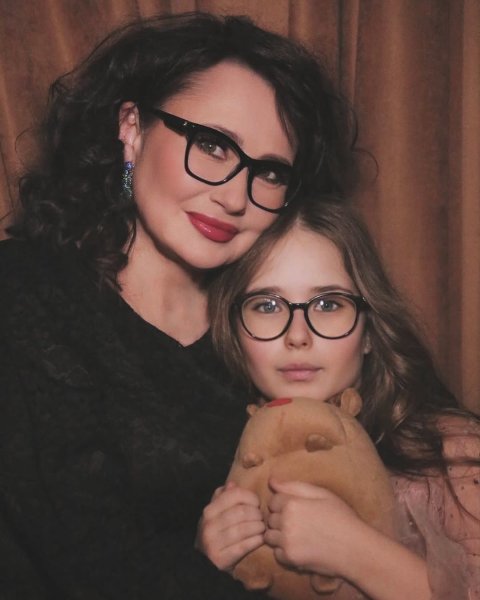 Елена Мозговая нежно поздравила дочь от Аксельрода с 10-летием и показала, что ей подарила
Елена Мозговая нежно поздравила дочь от Аксельрода с 10-летием и показала, что ей подарила