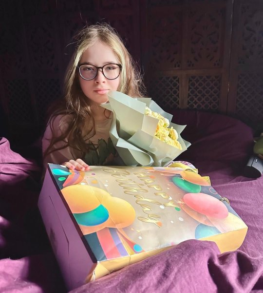 Елена Мозговая нежно поздравила дочь от Аксельрода с 10-летием и показала, что ей подарила
Елена Мозговая нежно поздравила дочь от Аксельрода с 10-летием и показала, что ей подарила