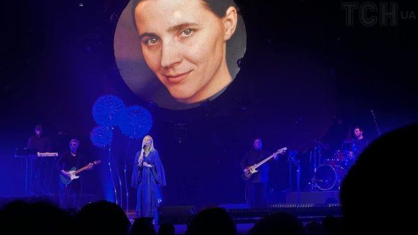 Боль от потери, слезы дочери и почетное звание: Тоня Матвиенко довела до мурашек концертом в Киеве
Боль от потери, слезы дочери и почетное звание: Тоня Матвиенко довела до мурашек концертом в Киеве
