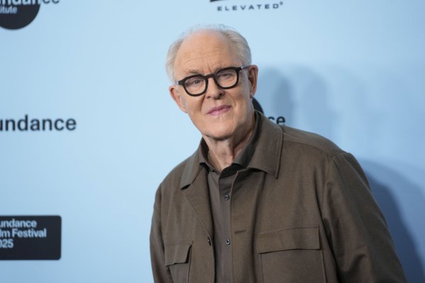 HBO снимает сериал про Гарри Поттера: стало известно имя актера, который воплотит роль Дамблдора
HBO снимает сериал про Гарри Поттера: стало известно имя актера, который воплотит роль Дамблдора