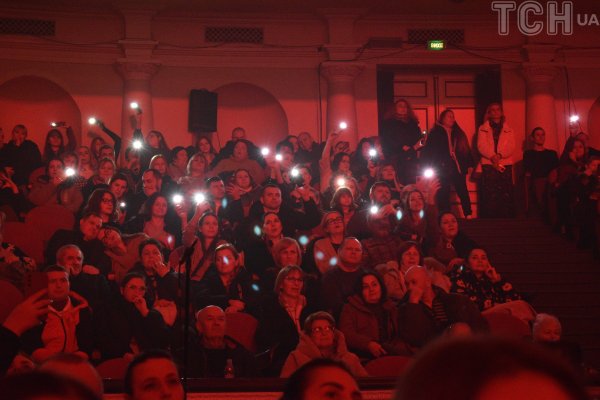 Боль от потери, слезы дочери и почетное звание: Тоня Матвиенко довела до мурашек концертом в Киеве
Боль от потери, слезы дочери и почетное звание: Тоня Матвиенко довела до мурашек концертом в Киеве