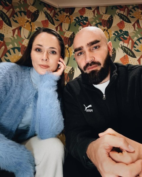 Юлия Санина показалась с мужем и объяснила, как они из-за границы помогают ВСУ
Юлия Санина показалась с мужем и объяснила, как они из-за границы помогают ВСУ