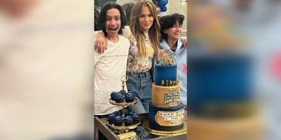 Дженнифер Лопес показала редкие фото с двойняшками и нежно поздравила их с 17-летием
Дженнифер Лопес показала редкие фото с двойняшками и нежно поздравила их с 17-летием