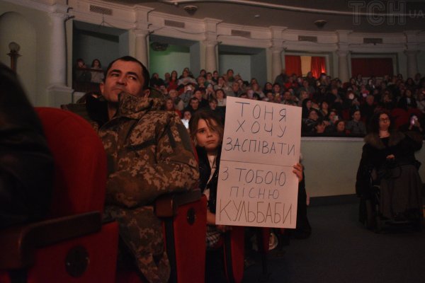 Боль от потери, слезы дочери и почетное звание: Тоня Матвиенко довела до мурашек концертом в Киеве
Боль от потери, слезы дочери и почетное звание: Тоня Матвиенко довела до мурашек концертом в Киеве