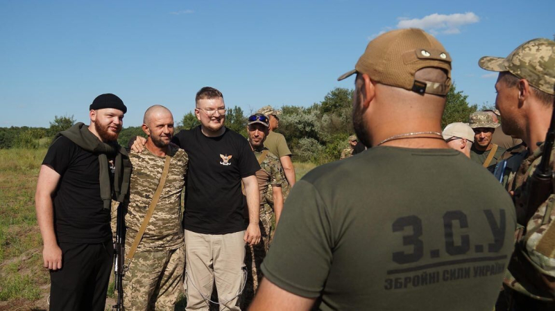 "Люди умирали за свою землю, а мы не можем сказать об "Азовстали"?" Николай Кучерявый – о Евровидении-2022, поездках на фронт и остром вопросе Леониду Кравчуку