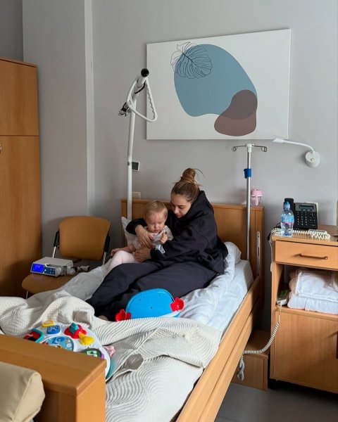 Наталья Островская показалась в больнице с годовалой дочкой под капельницами
Наталья Островская показалась в больнице с годовалой дочкой под капельницами