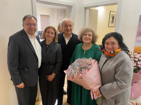
Лина Костенко отпраздновала 95-летие в кругу известных друзей и очаровала видом на новых фото
