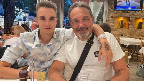 Гарик Кричевский впервые за долгое время показал 21-летнего сына-копию
Гарик Кричевский впервые за долгое время показал 21-летнего сына-копию
