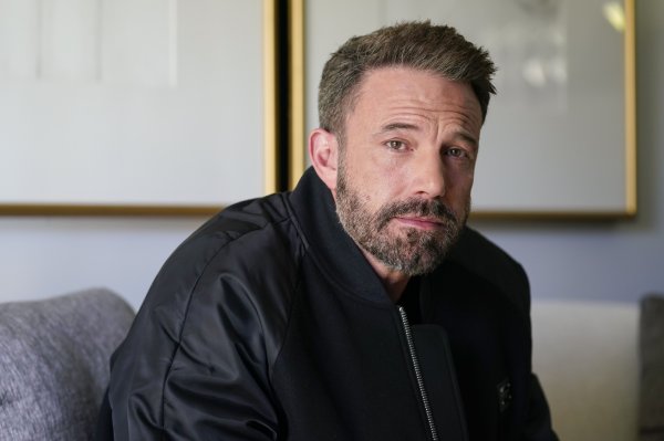 Бойфренд Гарнер разозлился из-за ее пикантных объятий с Аффлеком и поставил ей жесткий ультиматум
Бойфренд Гарнер разозлился из-за ее пикантных объятий с Аффлеком и поставил ей жесткий ультиматум