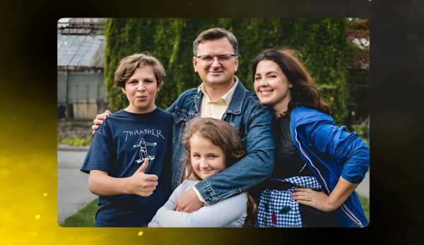 Дмитрий Кулеба высказался об общении с бывшей и как они воспитывают детей после развода
Дмитрий Кулеба высказался об общении с бывшей и как они воспитывают детей после развода