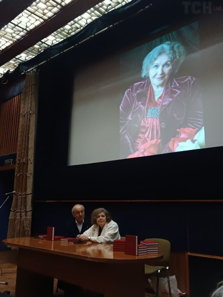 Дочь Лины Костенко рассказала о состоянии мамы накануне 95-летия и где она сейчас
Дочь Лины Костенко рассказала о состоянии мамы накануне 95-летия и где она сейчас