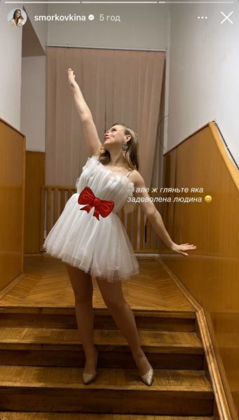 Анна Кошмал через неделю после родов вернулась на работу и показалась на сцене Анна Кошмал через неделю после родов вернулась на работу и показалась на сцене