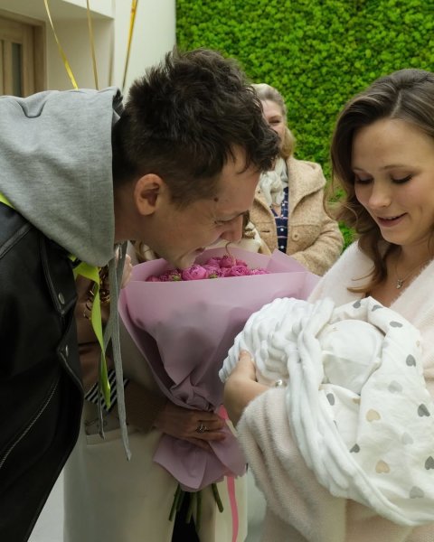 Анна Кошмал родила дочь и показала ее первые фото в роддоме
Анна Кошмал родила дочь и показала ее первые фото в роддоме