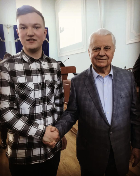 "Люди умирали за свою землю, а мы не можем сказать об "Азовстали"?" Николай Кучерявый – о Евровидении-2022, поездках на фронт и остром вопросе Леониду Кравчуку