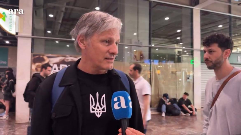 Звезда "Властелина колец" засветился на ТВ в футболке с украинским трезубцем. Фото