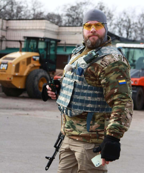 Возит в Москву медикаменты. Актер-воин Владимир Ращук рассказал, как его отец из Донецка спасает российских солдат