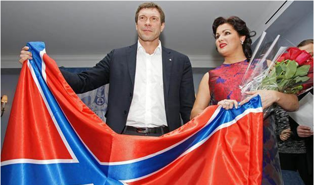 Оперную певицу Анну Нетребко, которая была доверенным лицом Путина, объявили в розыск в родной России: что известно