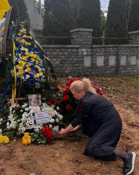 Как выглядит могила погибшего на войне Максима Нелипы. Фото