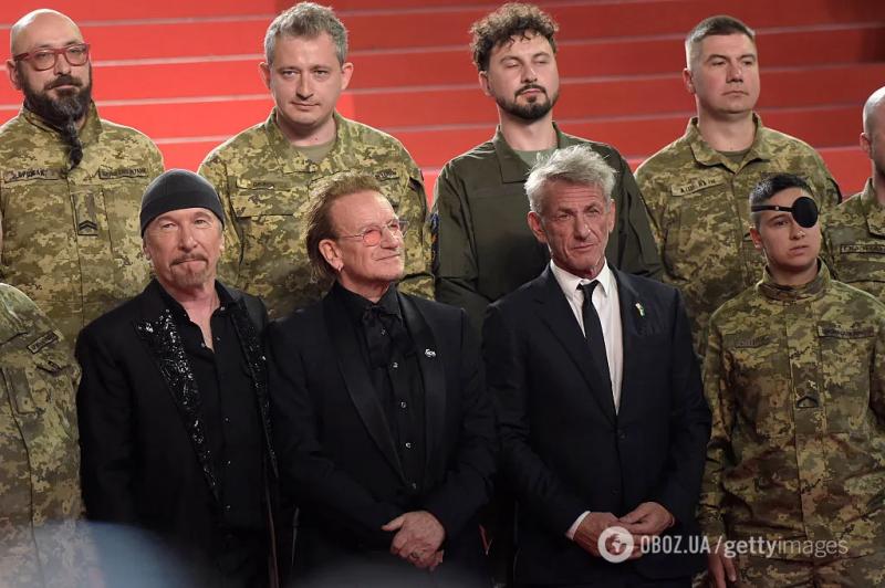 "Борцы за свободу": лидер культовой группы U2 Боно расхвалил украинских воинов на одном из топовых ток-шоу Америки