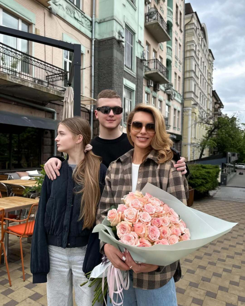Сын Вячеслава Узелкова изменился до неузнаваемости: Марина Боржемская удивила видом Роберта в его 16-летие