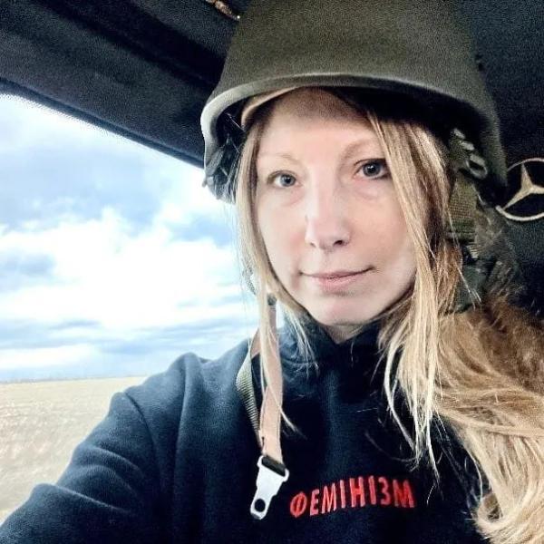 Анджелина Джоли в Каннах почтила память украинской писательницы, которую убила Россия в Краматорске