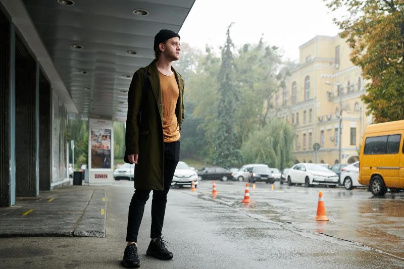 "Подходит ком к горлу". Виталий Ажнов – о пророческом разговоре со Ступкой, конфликте с известным режиссером и Малевиче, которого присвоила РФ