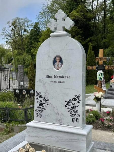 На могильном памятнике легендарной Нины Матвиенко заметили грубую ошибку: что с ним не так