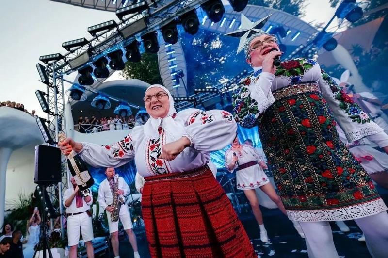 "Он стал заложником Верки Сердючки". Украинский поэт рассказал интересные факты об Андрее Данилко, который платил ему бешеные деньги
